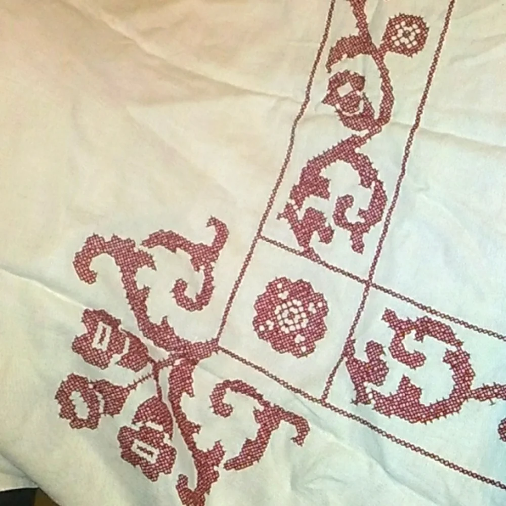 🦋 FLORAL TABLERUNNER w/BEAUTIFUL BUTTERFLIES